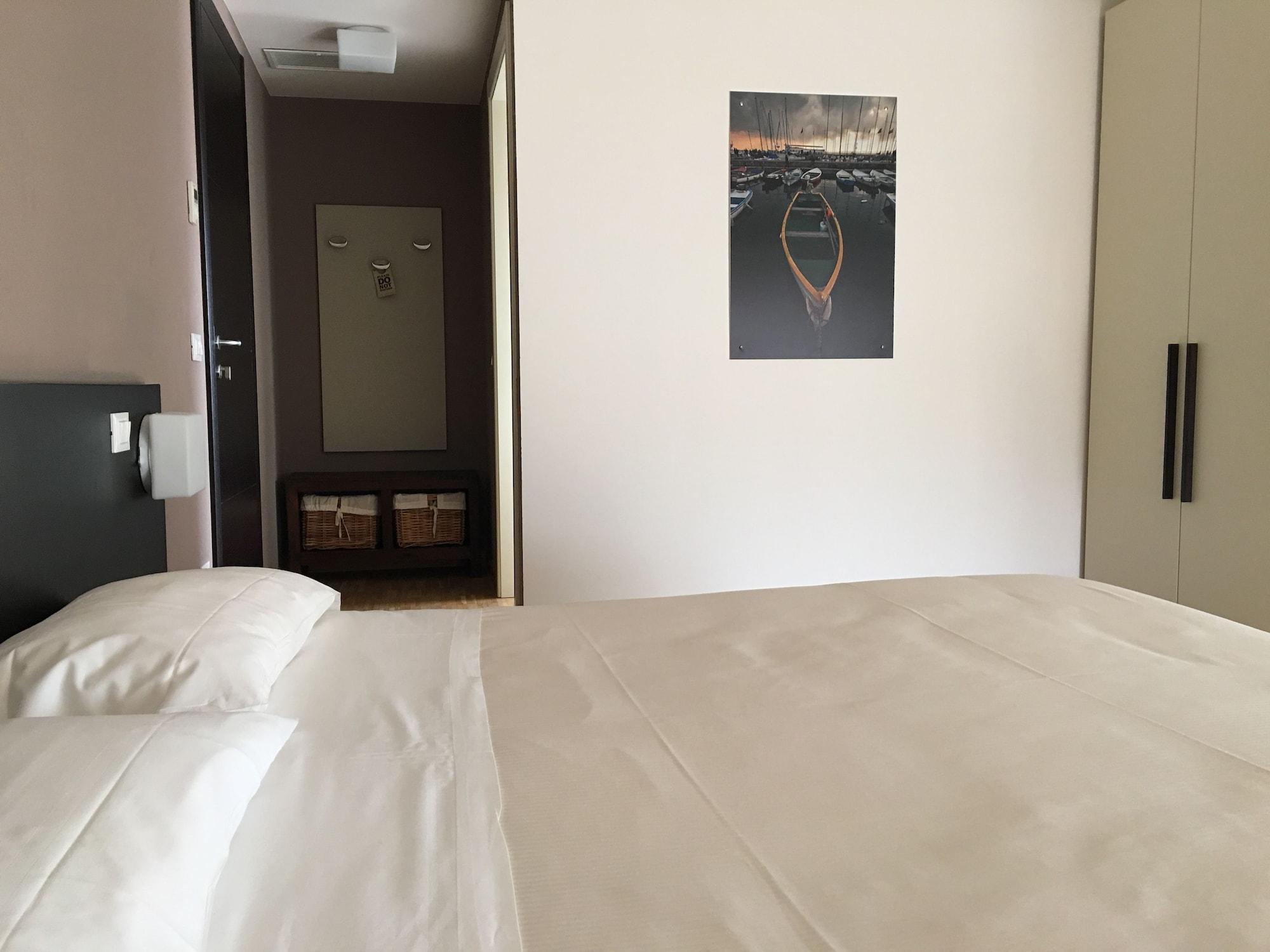 Vialeromadodici Rooms & Apartments Лацизе Екстер'єр фото