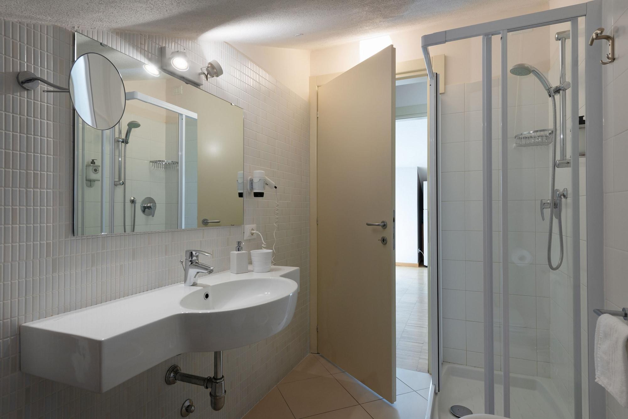 Vialeromadodici Rooms & Apartments Лацизе Екстер'єр фото