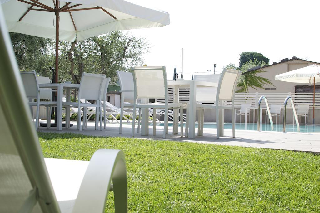 Vialeromadodici Rooms & Apartments Лацизе Екстер'єр фото