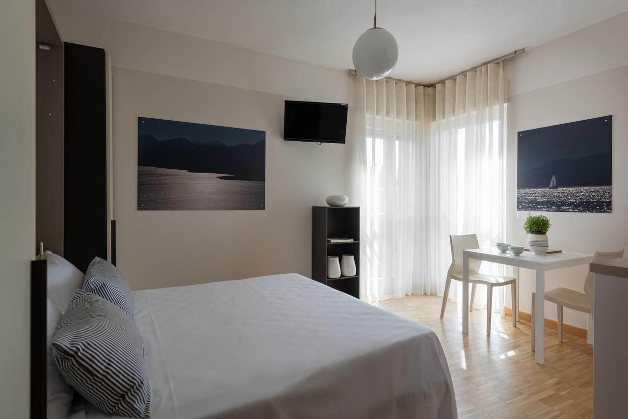 Vialeromadodici Rooms & Apartments Лацизе Екстер'єр фото