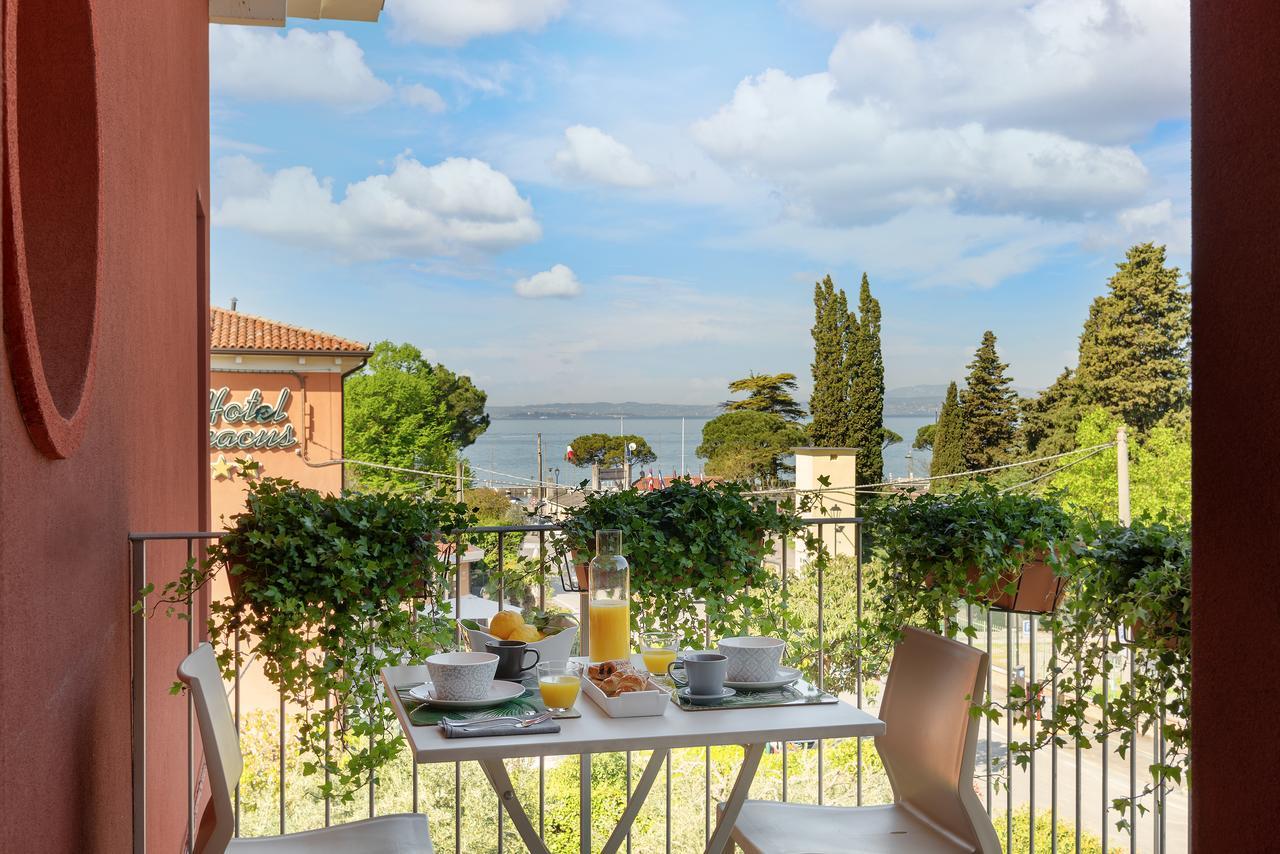 Vialeromadodici Rooms & Apartments Лацизе Екстер'єр фото