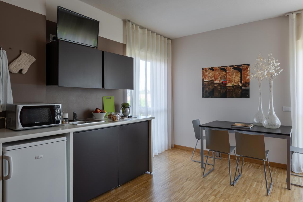 Vialeromadodici Rooms & Apartments Лацизе Екстер'єр фото
