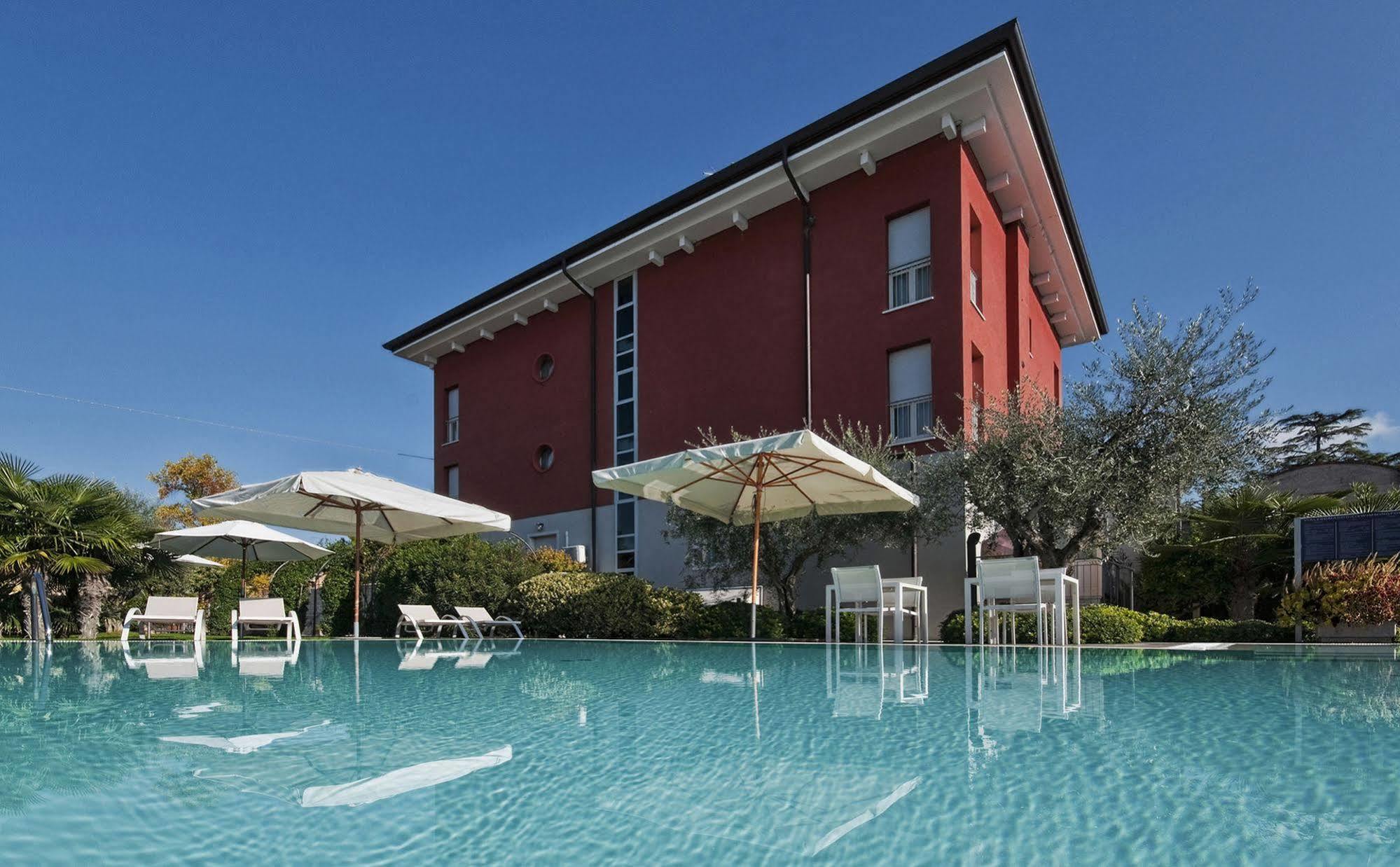 Vialeromadodici Rooms & Apartments Лацизе Екстер'єр фото