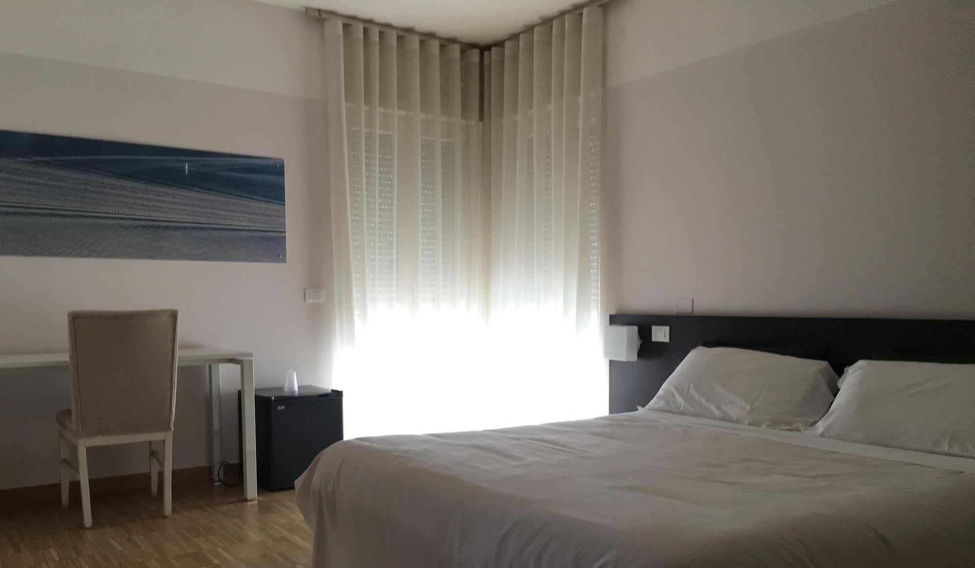 Vialeromadodici Rooms & Apartments Лацизе Екстер'єр фото